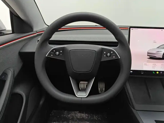 Tesla Model 3 — Фото автомобиля 15