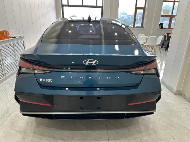 Hyundai Elantra — Фото автомобиля 5