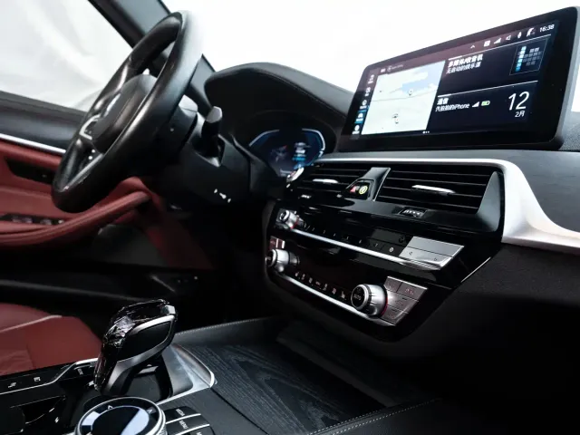 BMW 5 Series — Фото автомобиля 21