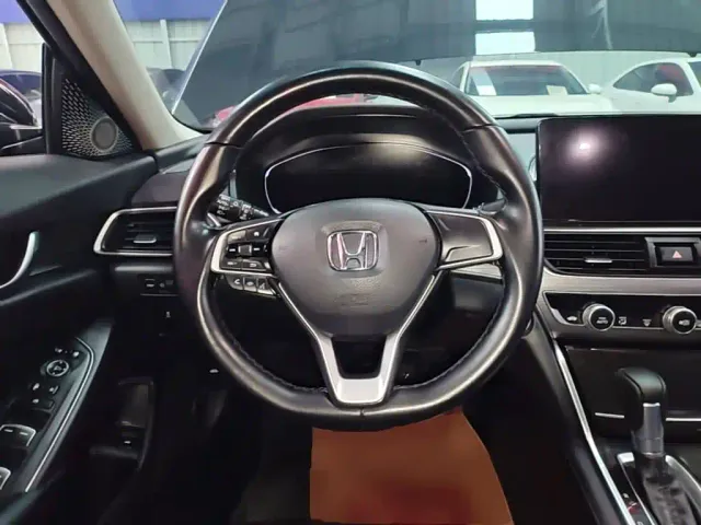 Honda Accord — Фото автомобиля 9