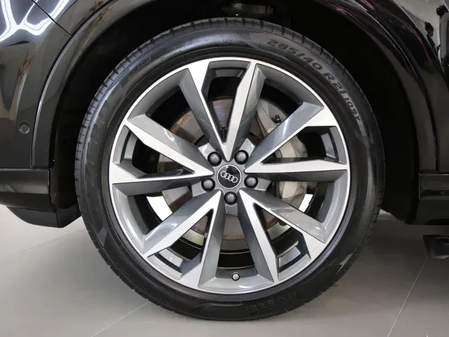 Audi Q7 — Фото автомобиля 16