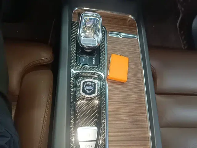 Volvo XC60 — Фото автомобиля 13