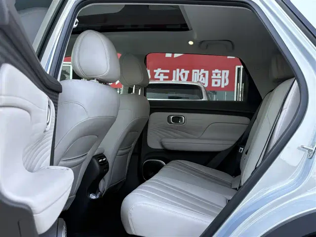GAC Aion UT — Фото автомобиля 7