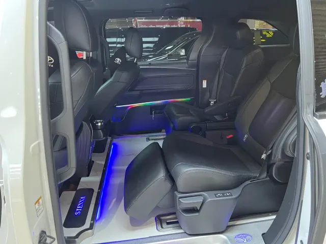 Toyota Sienna — Фото автомобиля 8