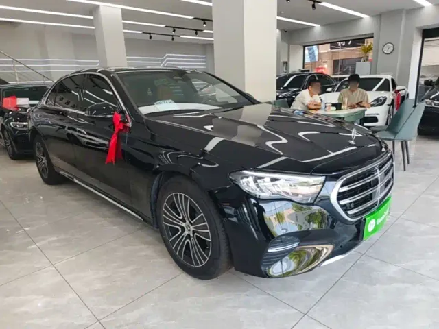 Mercedes-Benz E-Class — Фото автомобиля 3