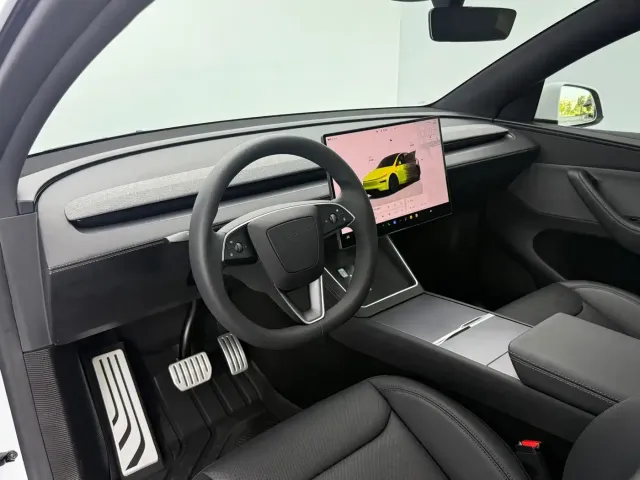 Tesla Model Y 2026 Rear-Wheel Drive — Фото автомобиля 14