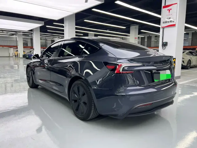 Tesla Model 3 — Фото автомобиля 13