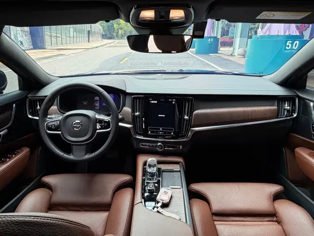 Volvo S90 — Фото автомобиля 4