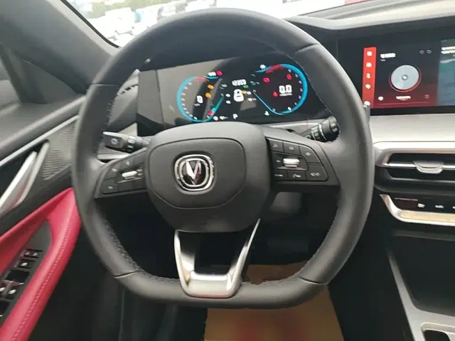 Changan CS35 Plus — Фото автомобиля 10