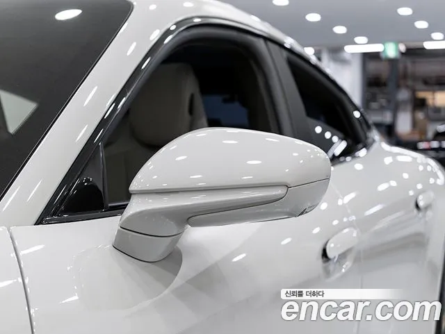 Porsche Taycan — Фото автомобиля 15