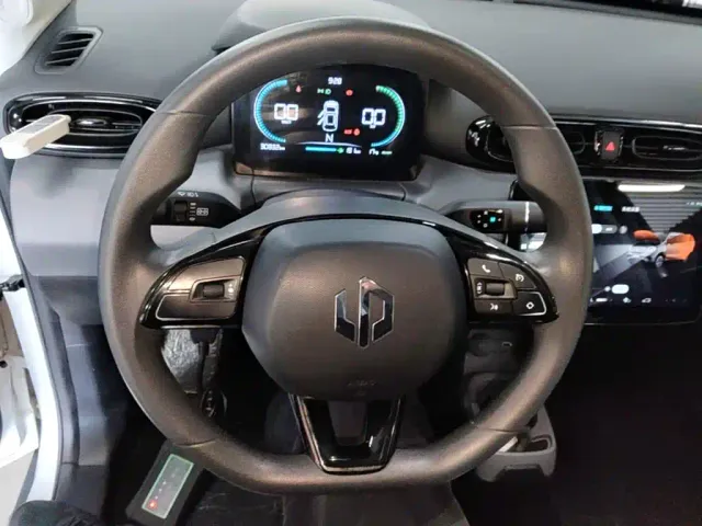 Leapmotor T03 — Фото автомобиля 10