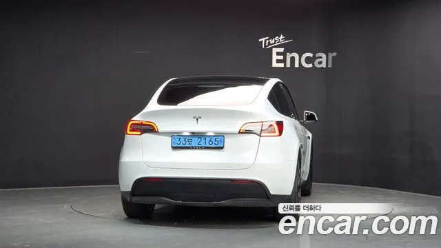 Tesla Model Y — Фото автомобиля 4