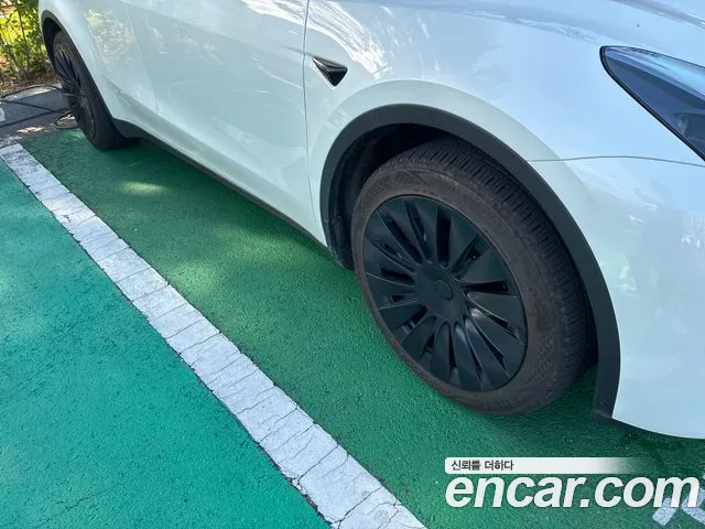 Tesla Model Y — Фото автомобиля 5
