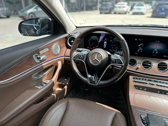 Mercedes-Benz E-Class — Фото автомобиля 14