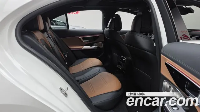 Mercedes-Benz E-Class — Фото автомобиля 17