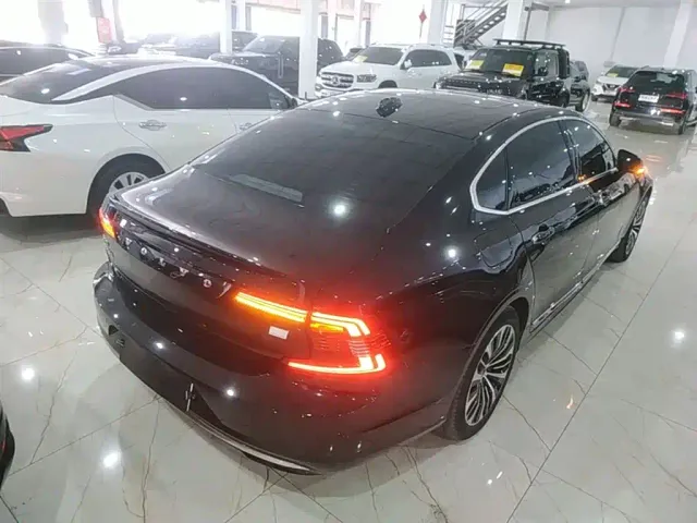 Volvo S90 — Фото автомобиля 6
