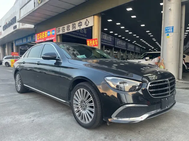 Mercedes-Benz E-Class — Фото автомобиля 2