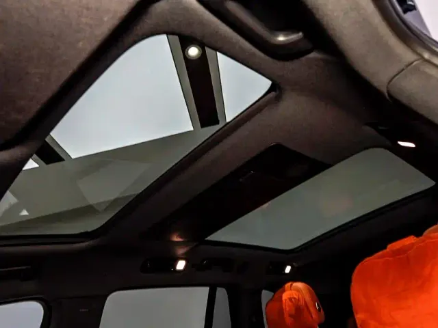 Li Auto L8 — Фото автомобиля 19