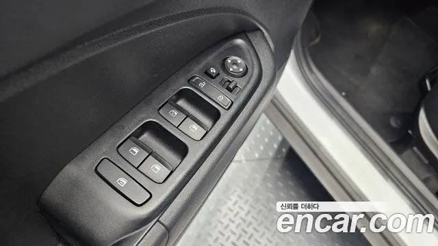 Hyundai Venue — Фото автомобиля 29