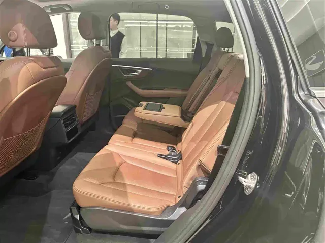 Audi Q7 — Фото автомобиля 11