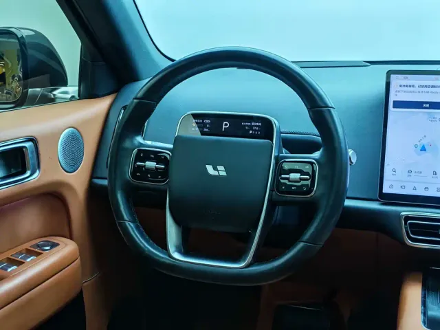 Li Auto L6 — Фото автомобиля 21