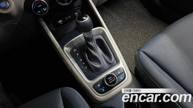 Hyundai Venue — Фото автомобиля 12
