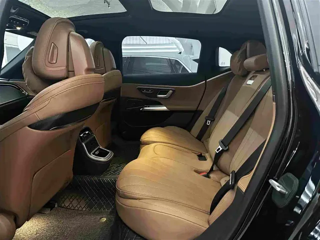 Mercedes-Benz E-Class — Фото автомобиля 12
