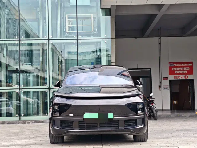 Li Auto L8 — Фото автомобиля 5