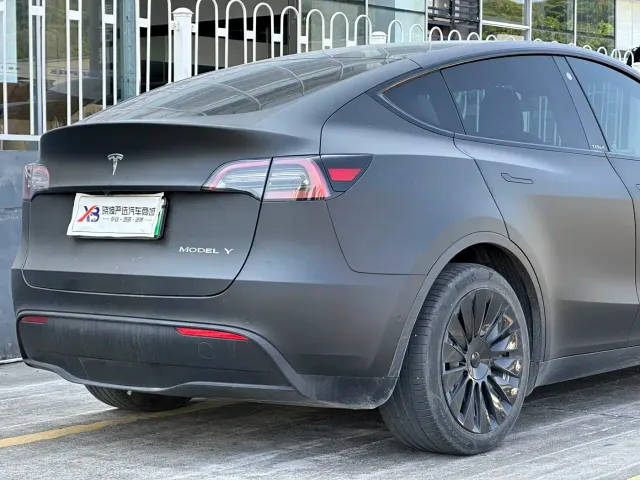 Tesla Model Y — Фото автомобиля 7