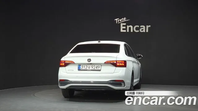 Volkswagen Jetta — Фото автомобиля 4