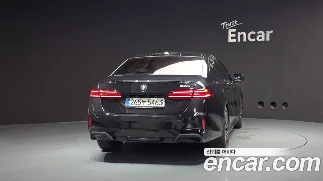 BMW 5 Series G60 — Фото автомобиля 4