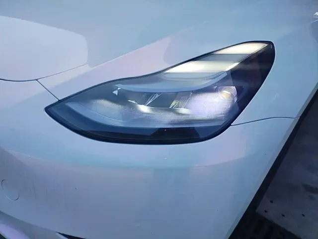 Tesla Model Y — Фото автомобиля 23