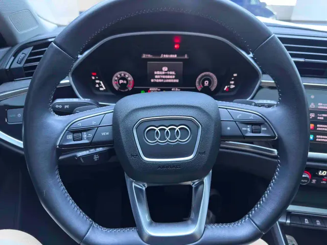 Audi Q3 — Фото автомобиля 12