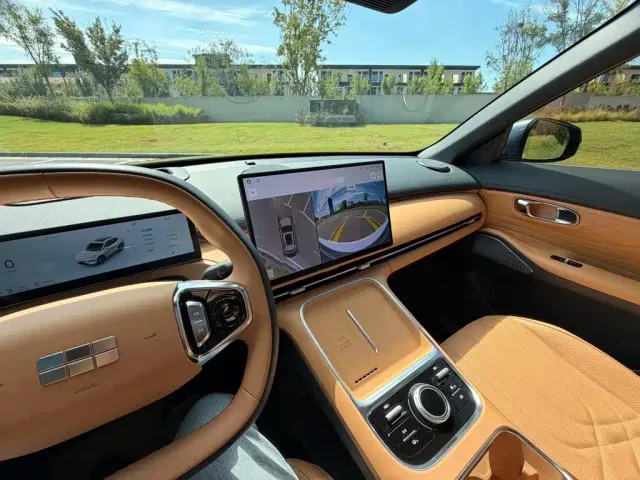 Geely Galaxy Starship 7 EM-i — Фото автомобиля 8