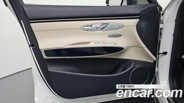Genesis GV70 — Фото автомобиля 13