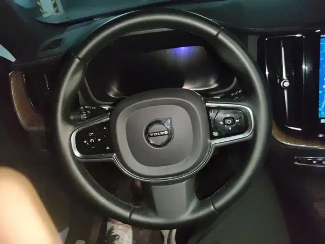 Volvo XC60 — Фото автомобиля 15