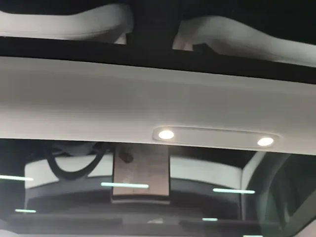 Tesla Model 3 — Фото автомобиля 13