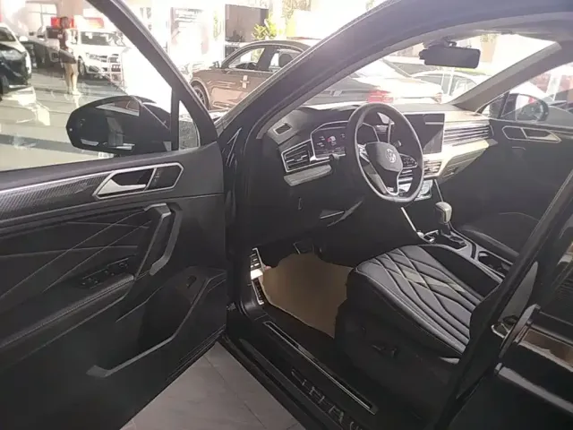 Volkswagen Tiguan L — Фото автомобиля 15