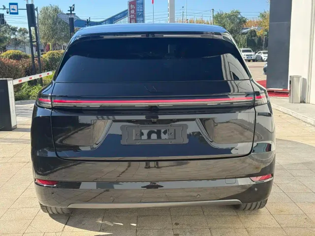 Li Auto L7 — Фото автомобиля 6