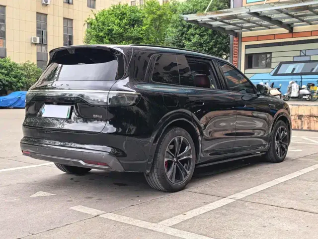 Aito M8 — Фото автомобиля 19