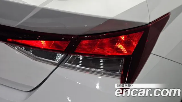 Hyundai Avante CN7 — Фото автомобиля 8
