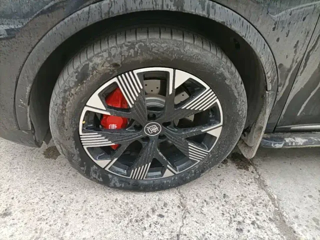 BYD Tang — Фото автомобиля 22