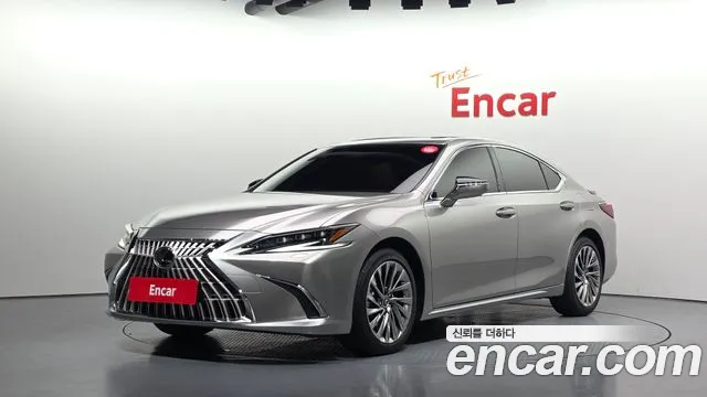 Фотография автомобиля — Lexus ES 7th Gen