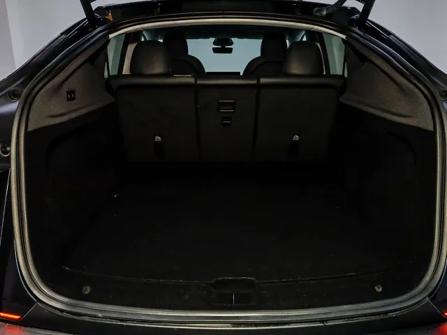 Tesla Model Y — Фото автомобиля 9