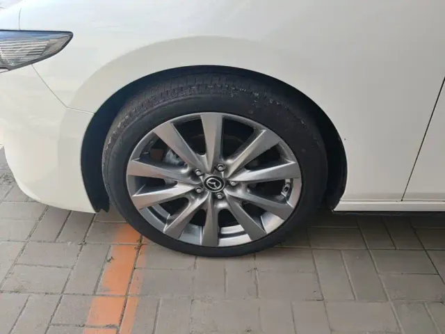 Mazda Axela — Фото автомобиля 22