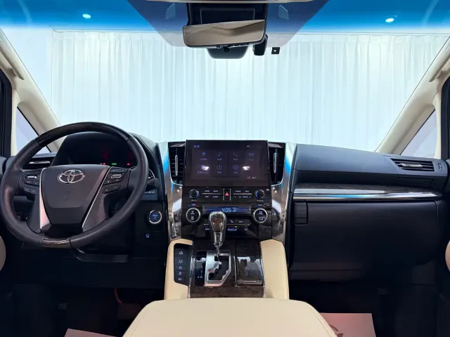 Toyota Alphard — Фото автомобиля 8