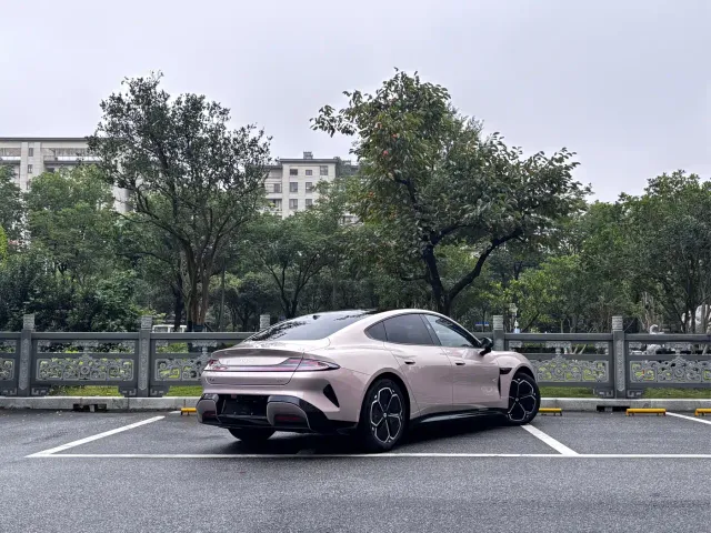 Xiaomi SU7 — Фото автомобиля 4