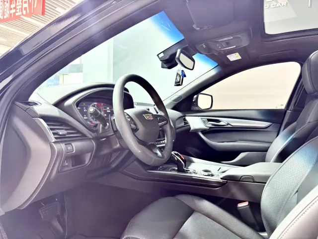 Cadillac CT5 — Фото автомобиля 10