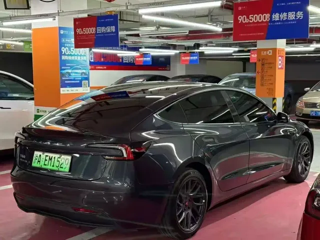 Tesla Model 3 — Фото автомобиля 9