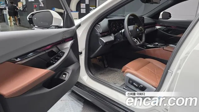 BMW 5-Series 5 серия (G60) 530i xDrive M Sport — Фото автомобиля 10